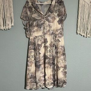 Gorgeous vintage-style dress with pearlesque buttons